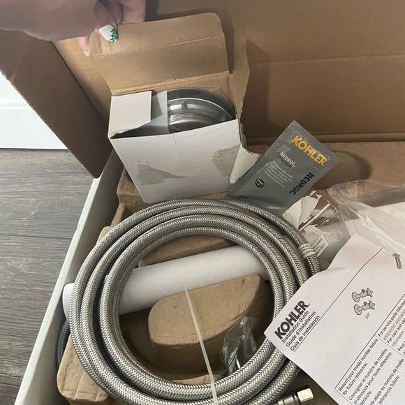 Kohler Malleco Pull-down kitchen faucet w/ top-filled soap/lotion dispenser. - Picture 4 of 6